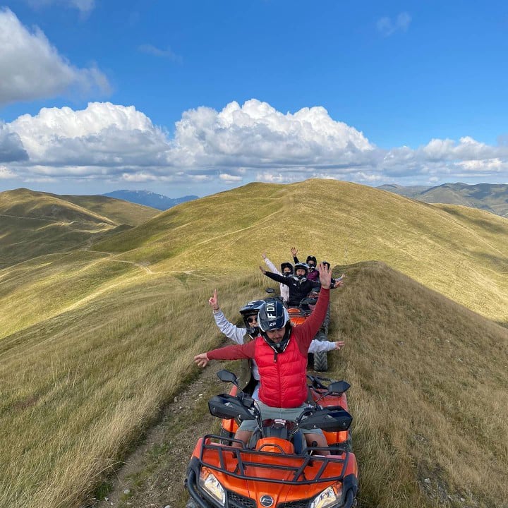 grup-la-inchirieri-atv-busteni